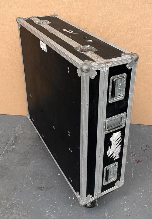 Ref. 22 Used Mixer case. i/d W995 x D885 x H280 Base H95, Lid H185mm.