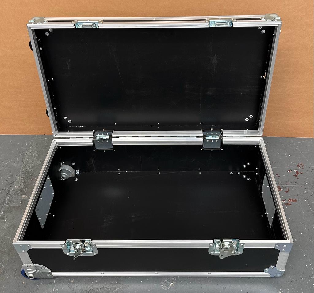 Ref. 14 Heavy Duty wheeled case. Internal W785mm x D430 x H230 Lid 60